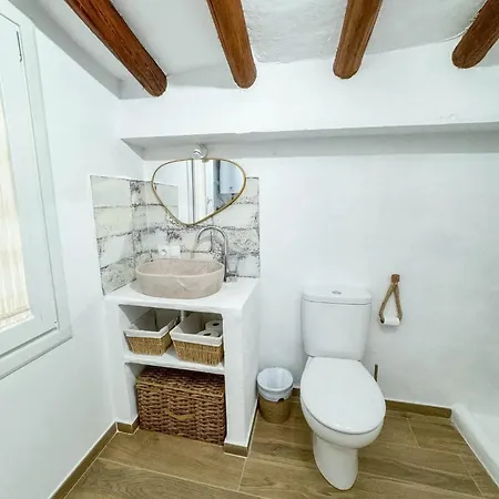 Spacious House In With Private Pool