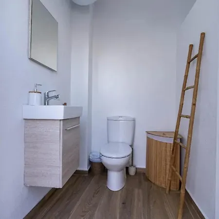 Spacious House In With Private Pool *