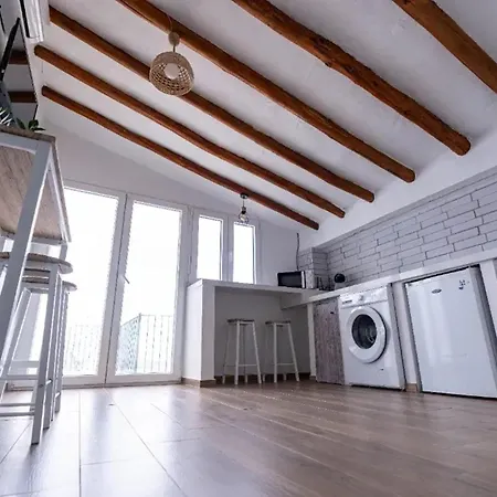 Spacious House In With Private Pool *