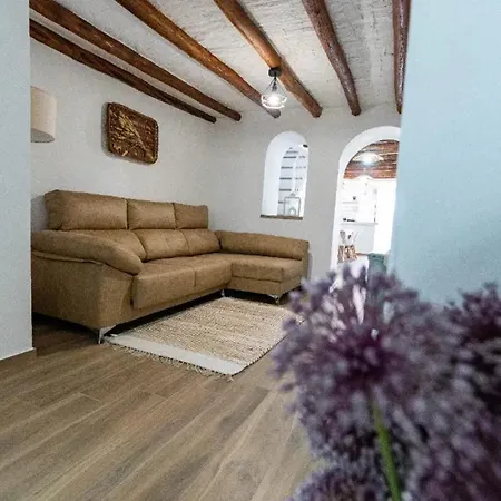 Holiday home Spacious House In With Private Pool *