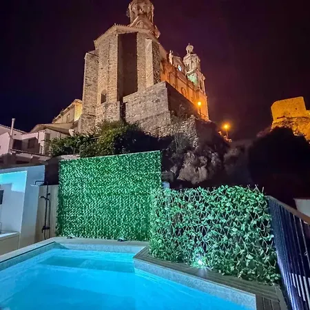 Spacious House In With Private Pool